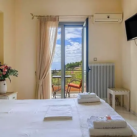 Nontas - With Sea & Mountain View Hotel apartamentowy 3*